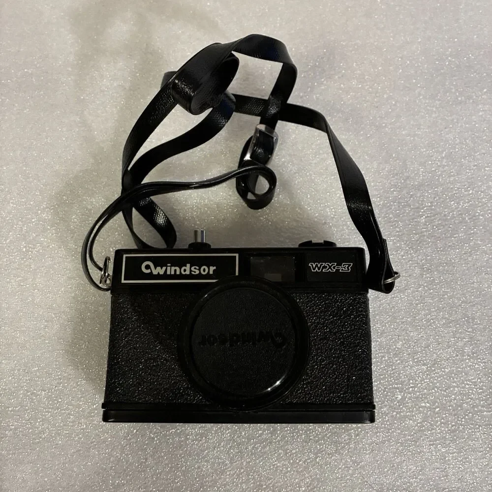 Windsor WX-3 —35mmCamera With Case Box, Original Information Booklets And Straps